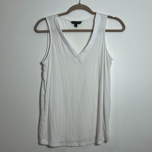 Banana Republic Tops - Banana Republic White Lightweight Rayon Stretch Knit Tank Sz S Pleated V-Neck